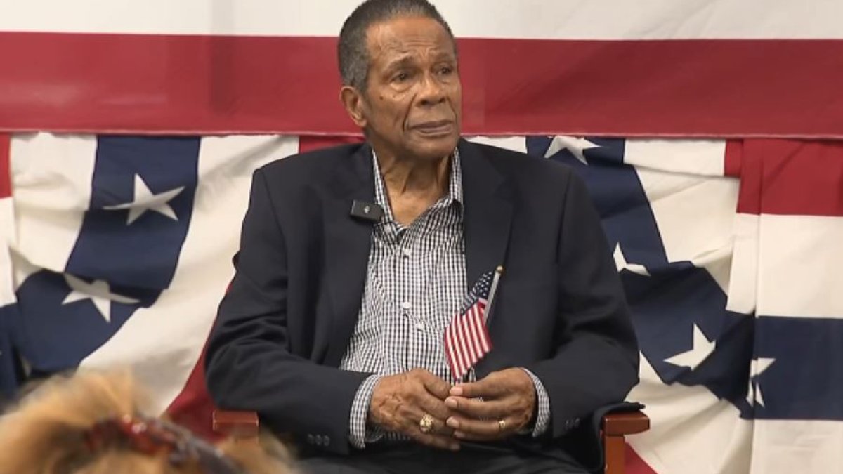 Baseball Hall of Famer Rod Carew becomes U.S. citizen at 78 – NBC Los ...