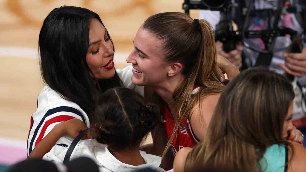 Sabrina Ionescu embraces Bryant family after USA gold-medal win – NBC Los Angeles