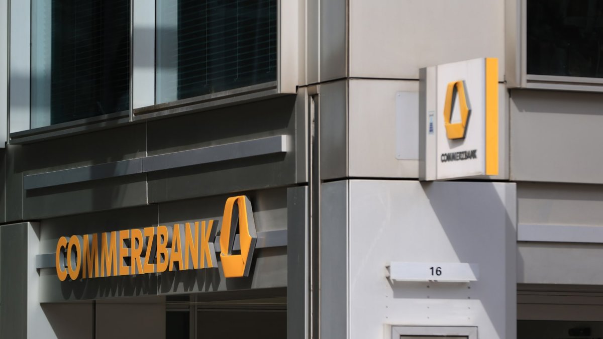 UniCredit Acquires 21% Stake in Commerzbank