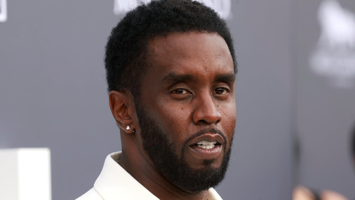 ショーン・ディディ・コムズ、1999年の衝撃的なインタビューで自身の逮捕を予言 – NBCロサンゼルス