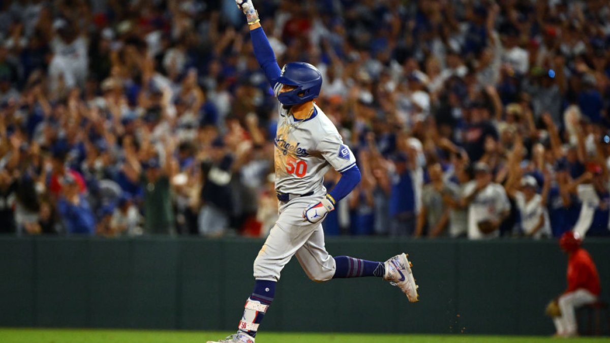 Mookie Betts Leads Dodgers Past Angels 6-2