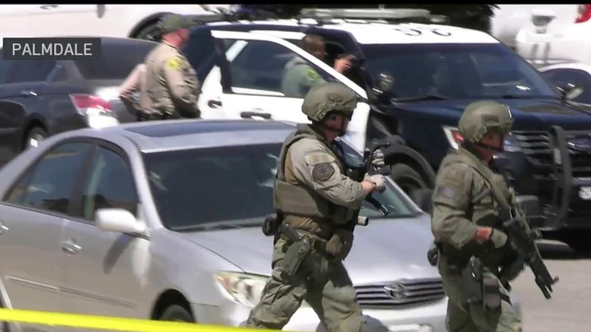 Suspect barricaded for hours inside home in Palmdale – NBC Los Angeles