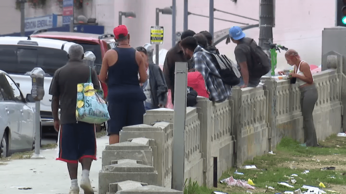 Video shows drug abuse and homelessness in MacArthur Park – NBC Los Angeles