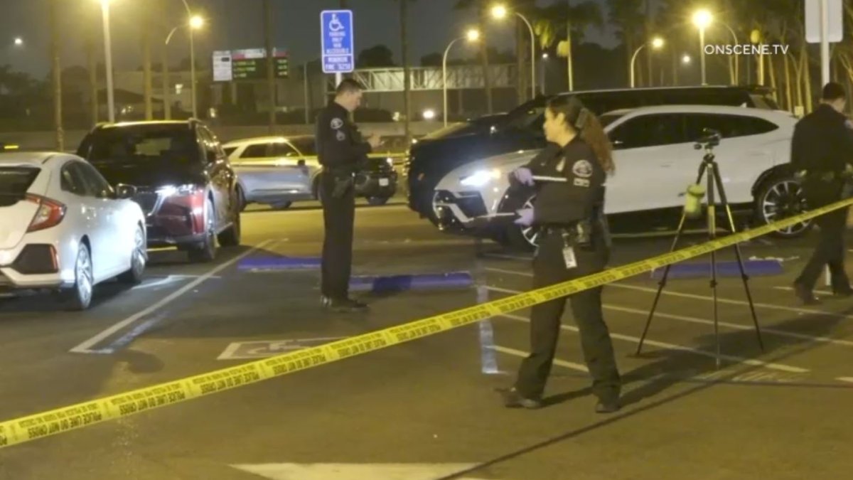 Man shot in leg during attempted robbery in South Coast Plaza parking lot