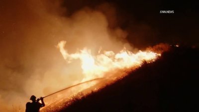 Brush fire burns 25 acres near Castaic Lake