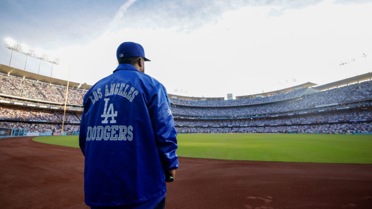 WATCH: Rapper Ice Cube disses Yankees during performance at Dodger Stadium ahead of Game 2 of World Series