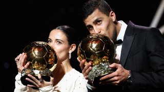 Barcelona's Spansih midfielder Aitana Bonmati (L) and Manchester City's Spanish midfielder Rodri pose with their Ballon d'Or award.