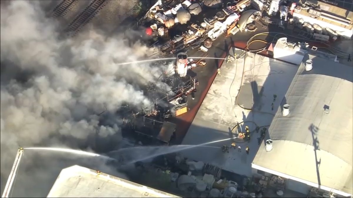 Fire in North Hollywood sends large plume of smoke in the air NBC Los