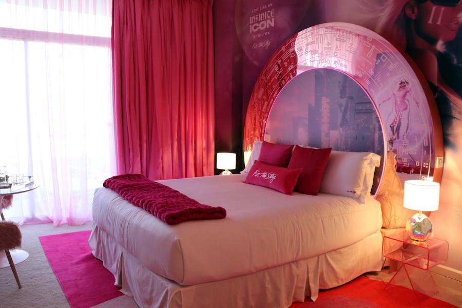 paris-hilton-infinite-icon-bedroom