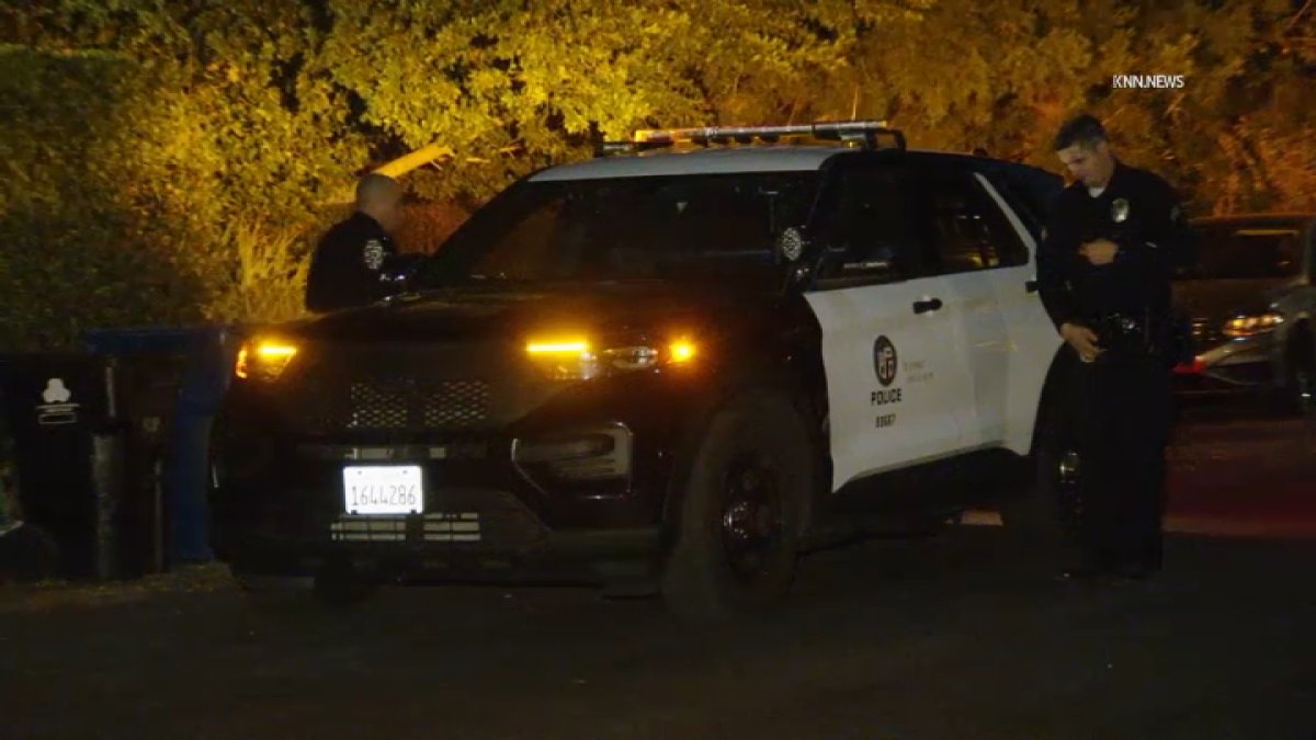 Burglars take off with $300k from Woodland Hills home – NBC Los Angeles