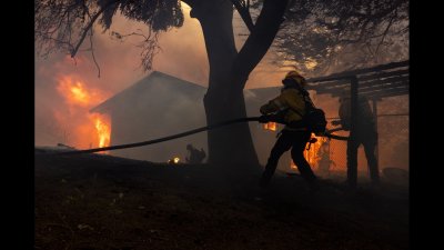 Winds pick up in Ventura County as Mountain Fire burns more homes