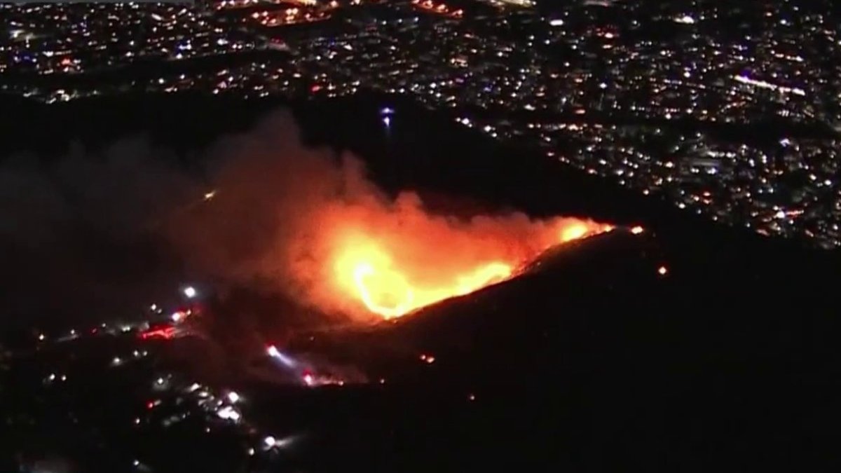 Evacuation warnings lifted for 250-acre Canyon Crest Fire – NBC Los Angeles