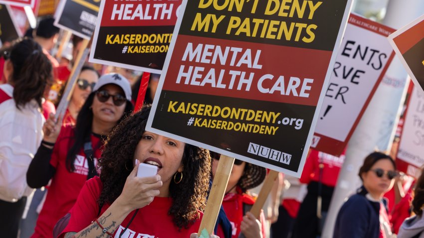 Los Angeles, CA – October 21: Psychologists, therapists and other mental health professionals who work for Kaiser Permanente across Southern California walk a picket line at Kaiser Permanente Los Angeles Medical Center on Monday, Oct. 21, 2024 in Los Angeles, CA. The strike by the National Union of Healthcare Workers began Monday morning. (Brian van der Brug / Los Angeles Times via Getty Images)