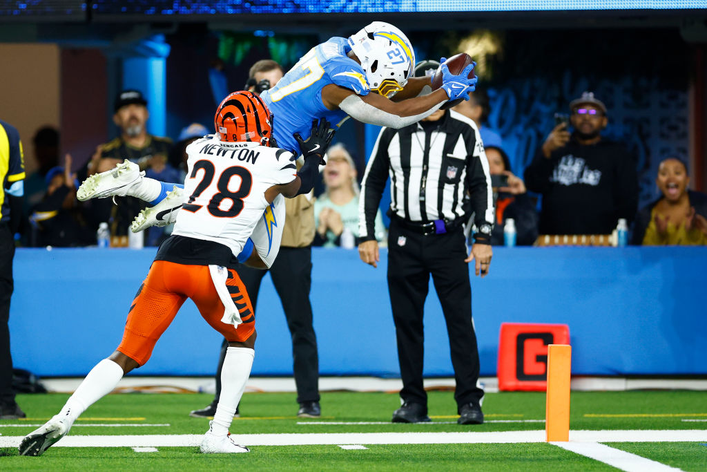 Chargers' Last-Minute Victory Over Bengals: Dobbins and Herbert Shine in 34-27 Thriller - News Directory 3