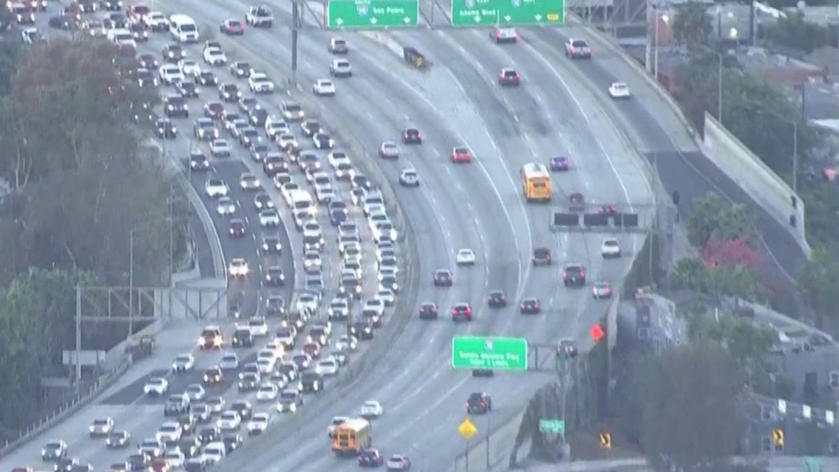 Fatal Crash Backs Up Traffic On 110 Freeway In Downtown La Nbc Los