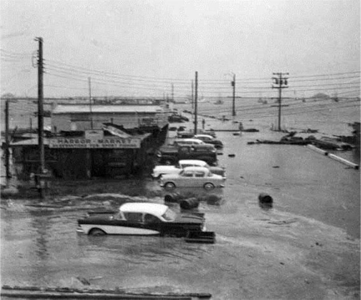 Photograph of Crescent City Wharf during the 1960 tsunami. 