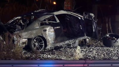 Fiery car crash kills 6 in Newark