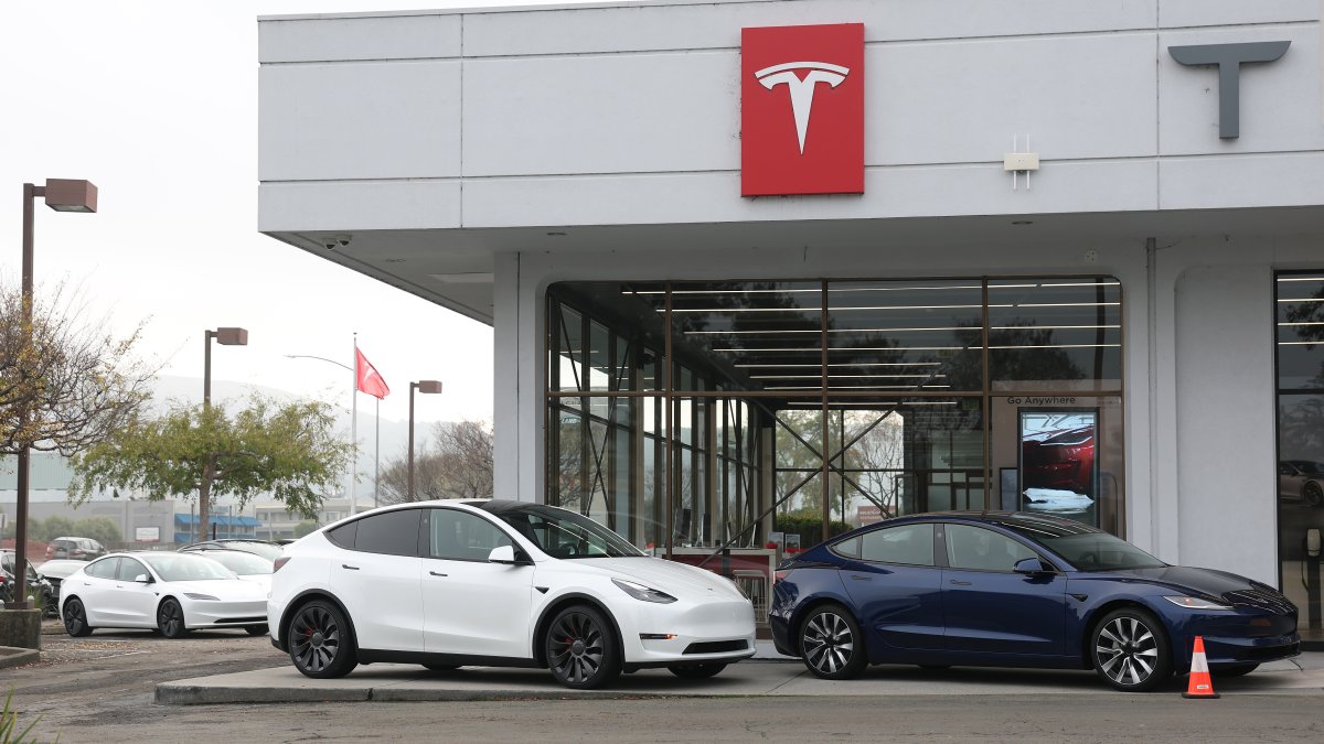 Tesla recalls almost 700K vehicles over tire pressure light issue NBC