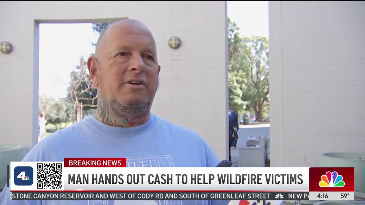 Man Hands Out Cash To Fire Victims Nbc Los Angeles