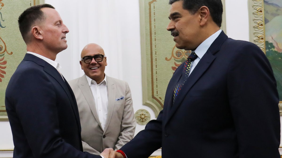 Venezuela frees 6 Americans after meeting between President Maduro and Trump's envoy 1