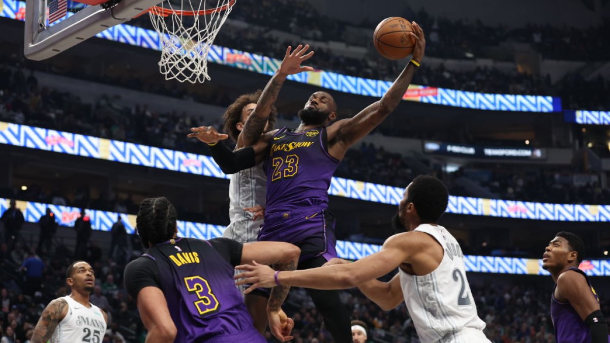 Mavericks Beat Lakers Despite LeBron's Birthday Dunk