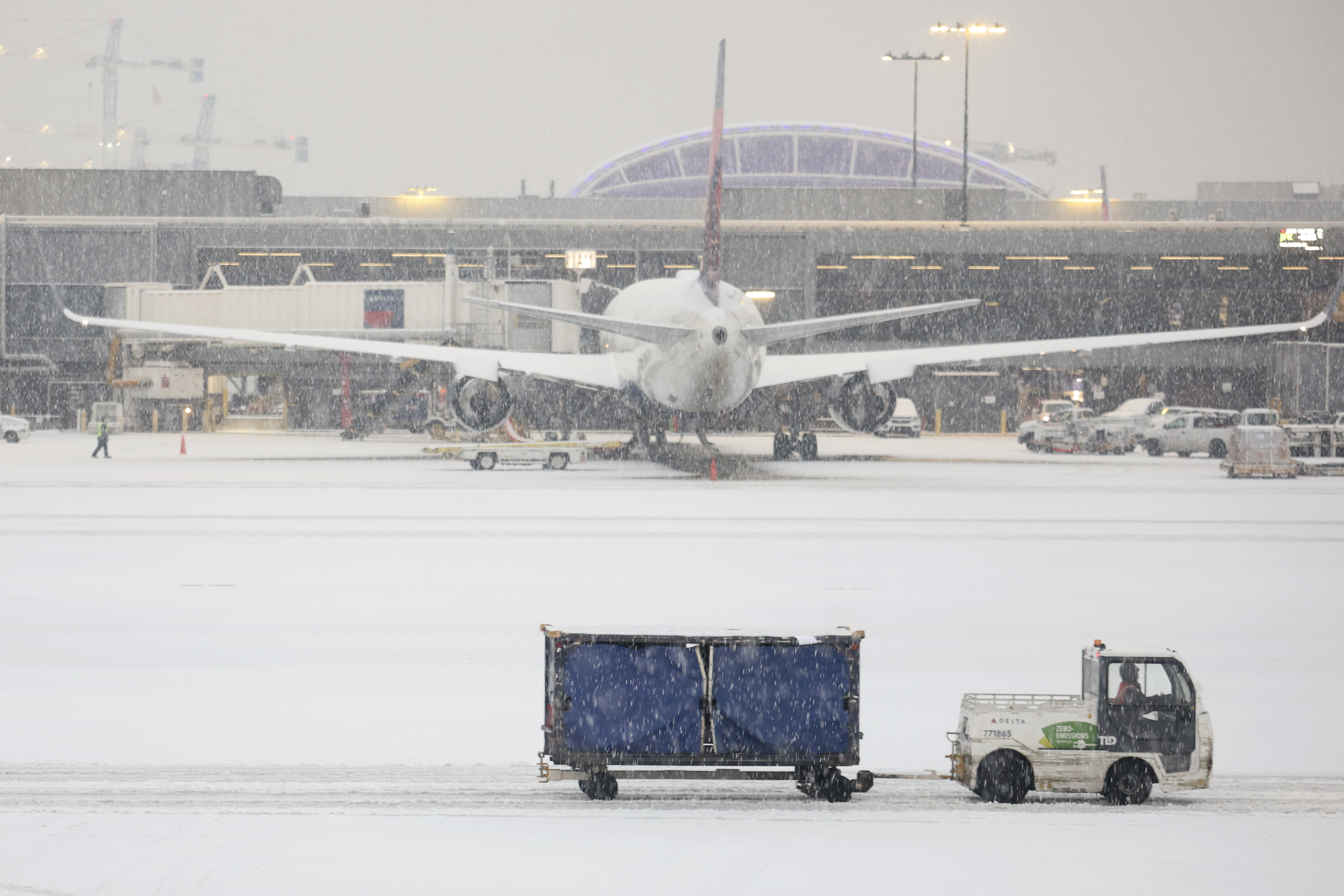 Delta passengers in Atlanta evacuate plane on emergency slides amid ...