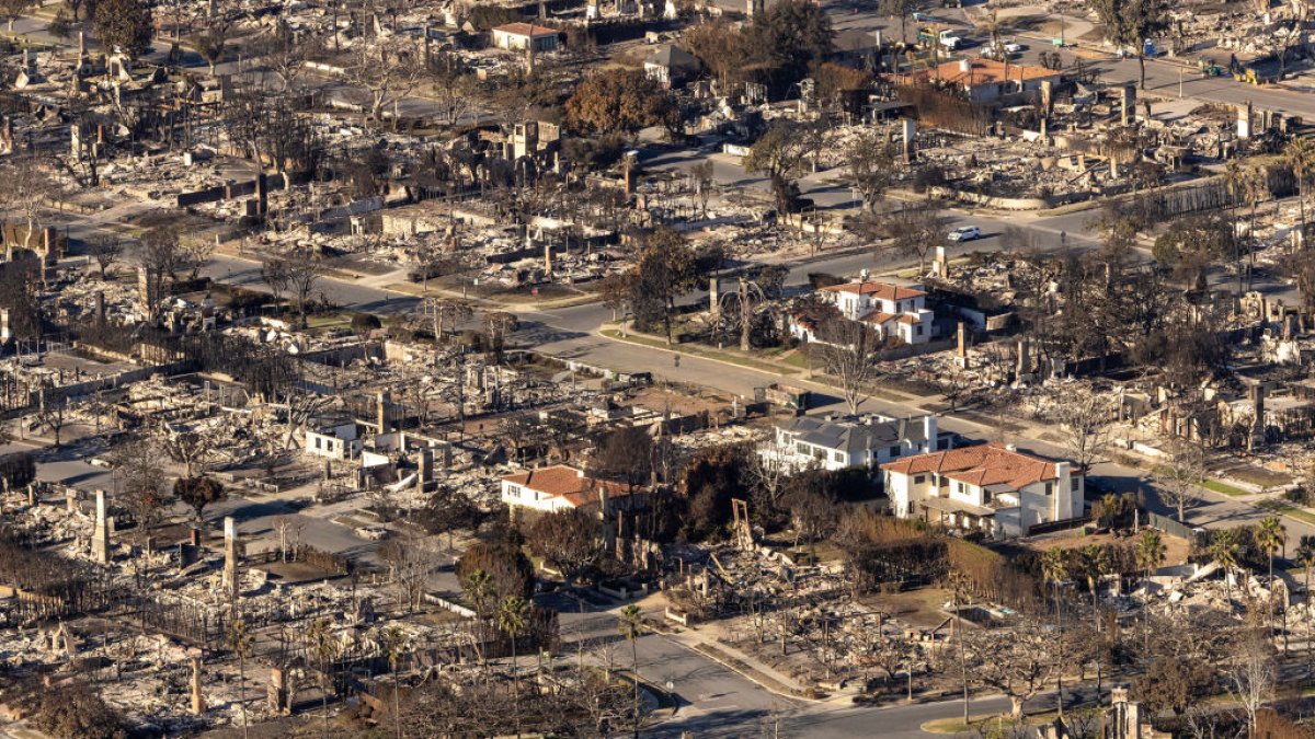 Parents worry about harmful ash from wildfires as schools reopen – NBC Los Angeles