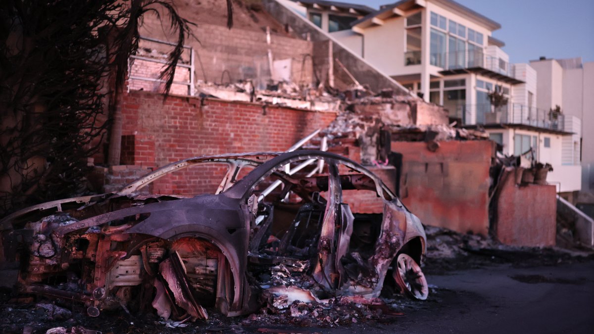 Residents wait to return home after LA wildfires – NBC Los Angeles