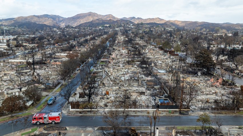 Pacific Palisades, CA – January 26: Aerial views of the “alphabet streets” neighborhood between Galloway St. and Hartzell St. recently ravaged by the Palisades fire Sunday, Jan. 26, 2025 in Pacific Palisades, CA. (Brian van der Brug / Los Angeles Times via Getty Images)