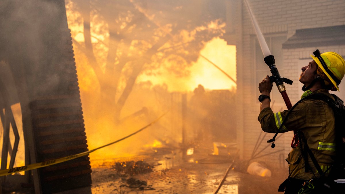 LA County Fires: 11 Deaths, State of Emergency, School Closures – NBC Los Angeles