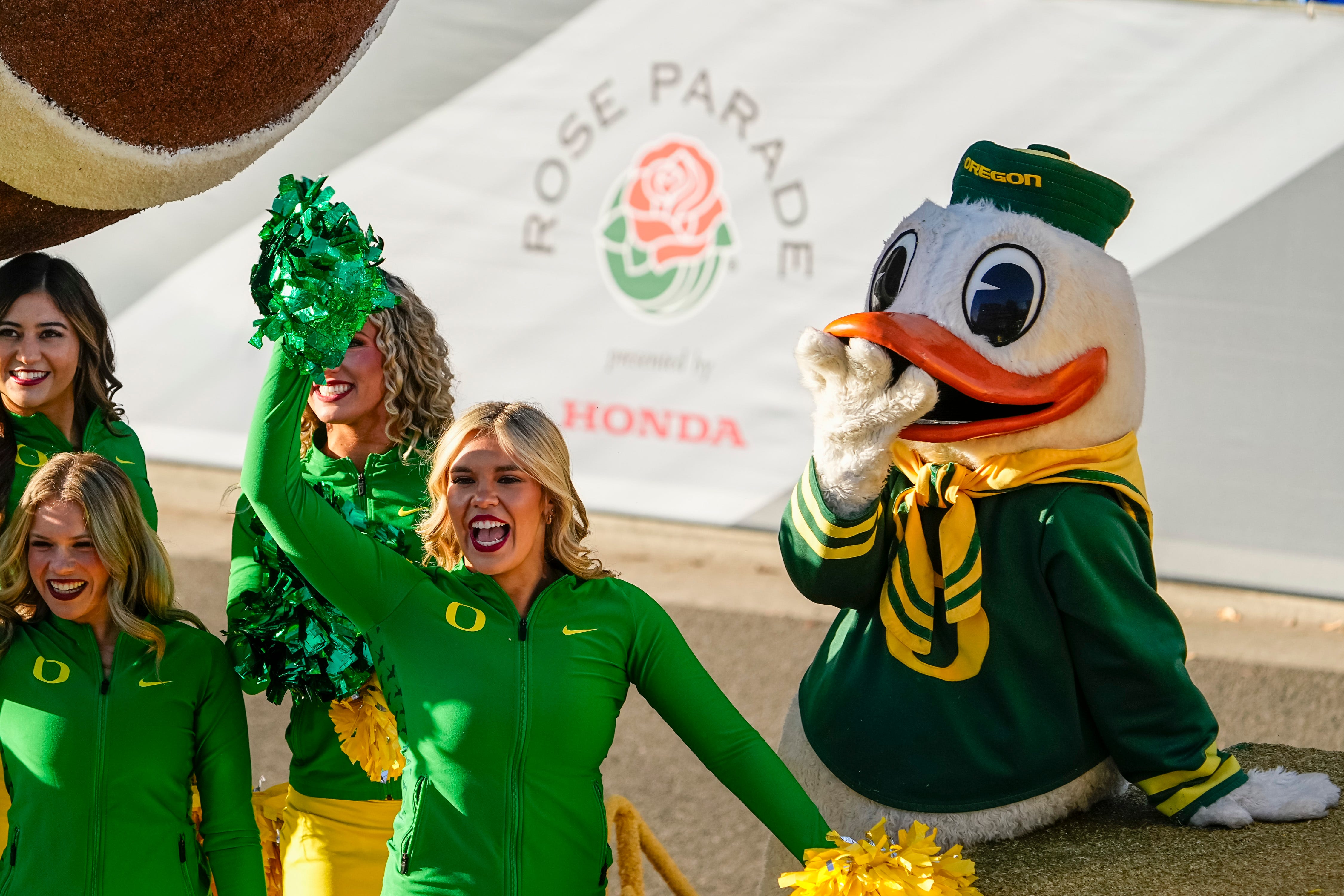 The Oregon Ducks spirit squad and mascot wave ride in the Tournament of Roses parade in Pasadena, Calif. on Jan. 1, 2025. The Ohio State Buckeyes play the Oregon Ducks in the Rose Bowl. Syndication: The Columbus Dispatch