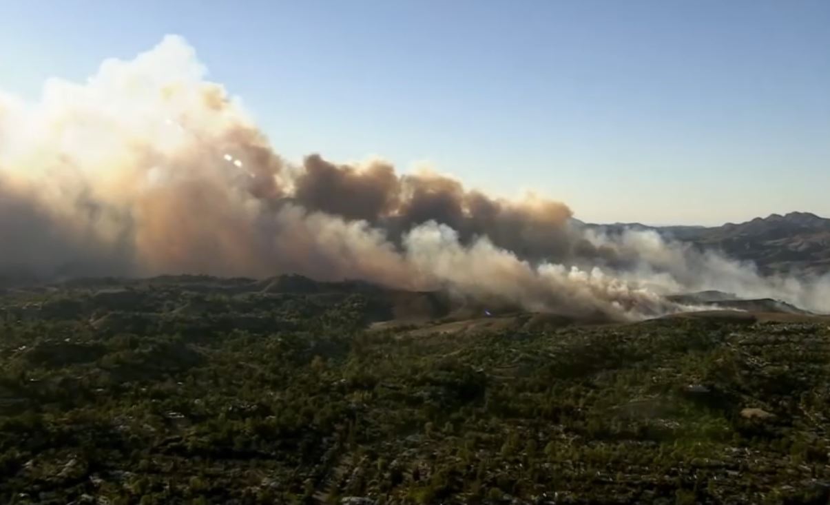 Kennith Fire Sparks Evacuations in West Hills, Los Angeles Kennith Fire Sparks Evacuations in West Hills, Los Angeles