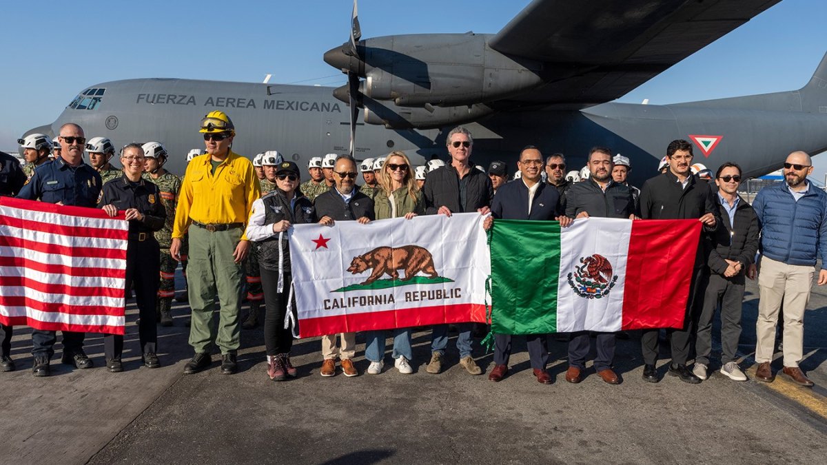 Mexican firefighters fly into LAX to help fight Los Angeles wildfires ...