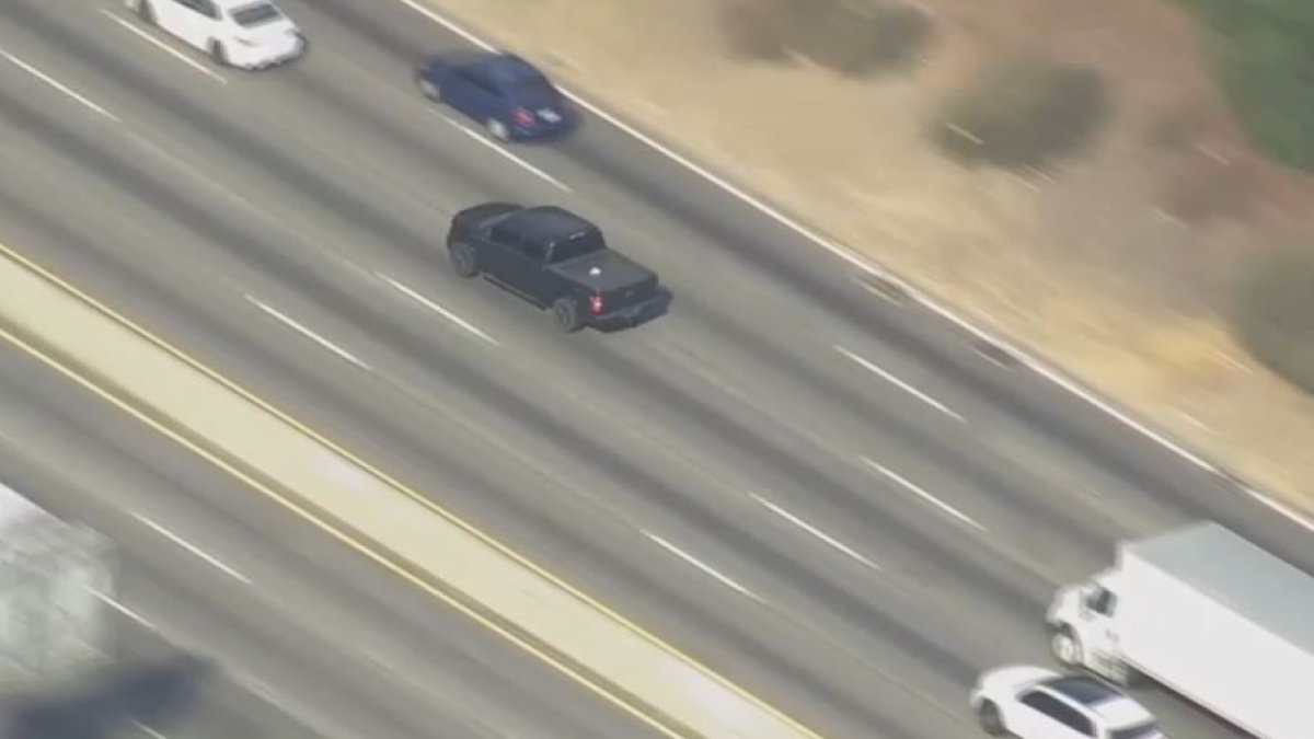 Pickup chase ends in downtown LA – NBC Los Angeles