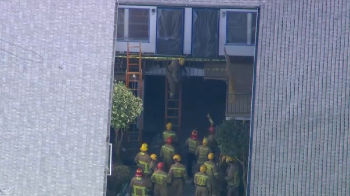 1 injured in partial walkway collapse in East Hollywood – NBC Los Angeles