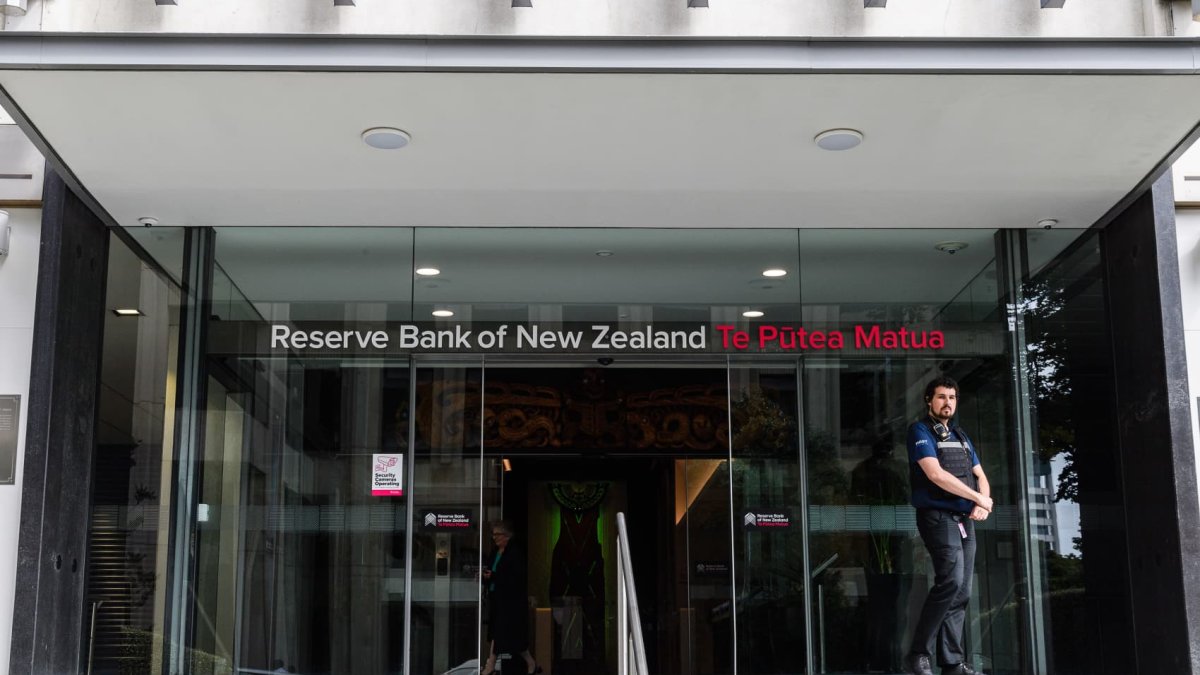 Nz Cuts New Zealand cuts cash rate to 3.75% amid recession | VT News