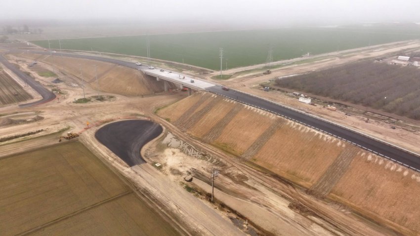The California High Speed Rail project's Fargo Ave Overcrossing in January 2025. The crossing is east of State Route 43 and the city of Hanford in Kings County.