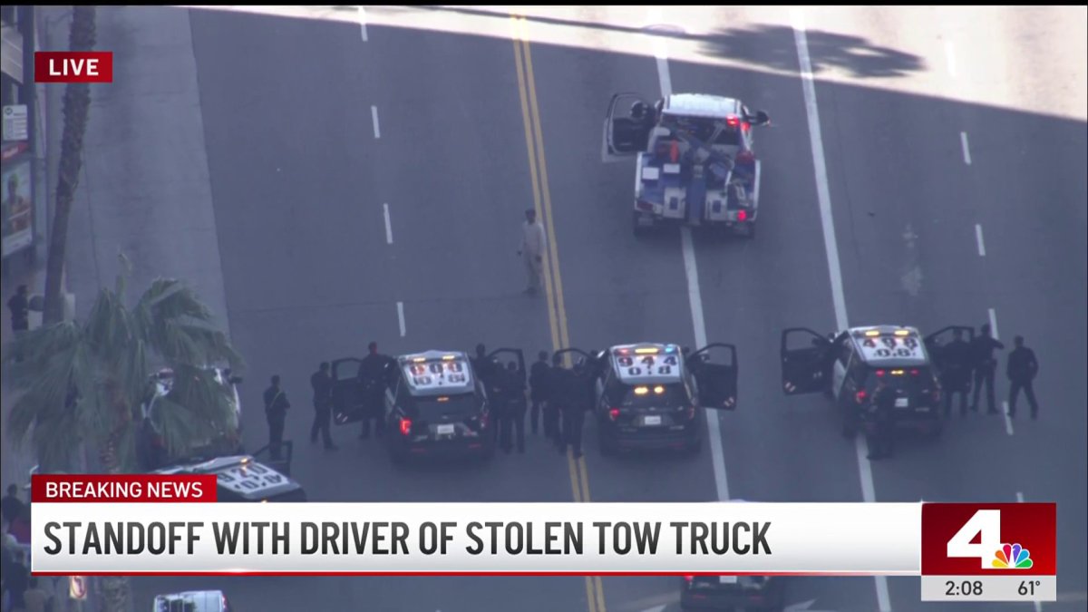 Chase ends in standoff with driver of stolen tow truck – NBC Los Angeles