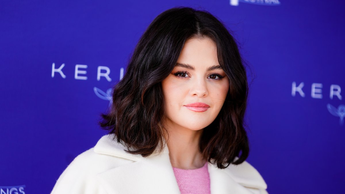 White House takes aim at Selena Gomez for video of her crying amid ICE raids 1