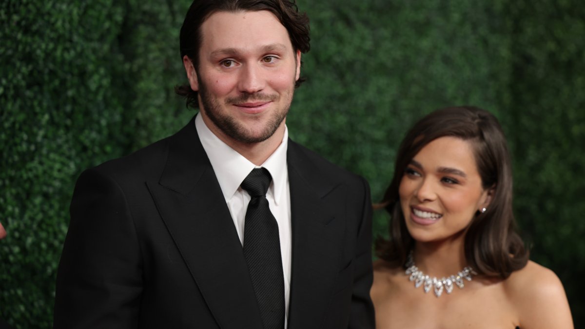 Hailee Steinfeld : American Actress and Singer