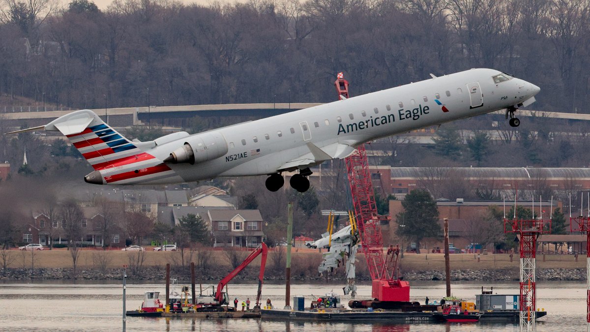 Trump begins to fire FAA air traffic control staff NBC Los Angeles