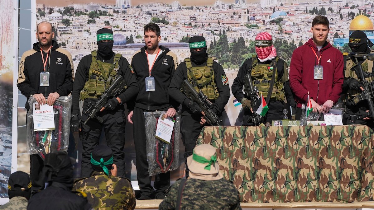 Israel releases hundreds of prisoners as ceasefire holds – NBC Los Angeles
