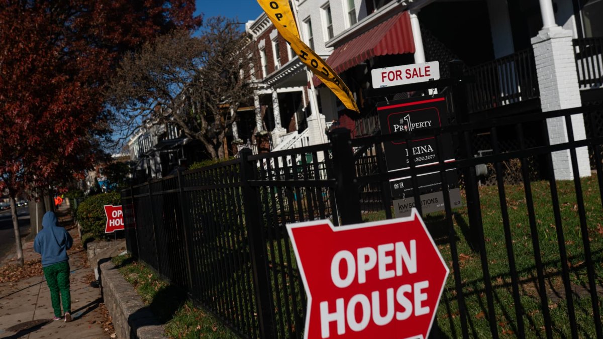 Bloomberg Interest Rates Weekly mortgage demand pulls back, as interest rates rise for the first ...