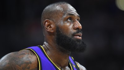 LeBron James creates 50,000-plus total points club