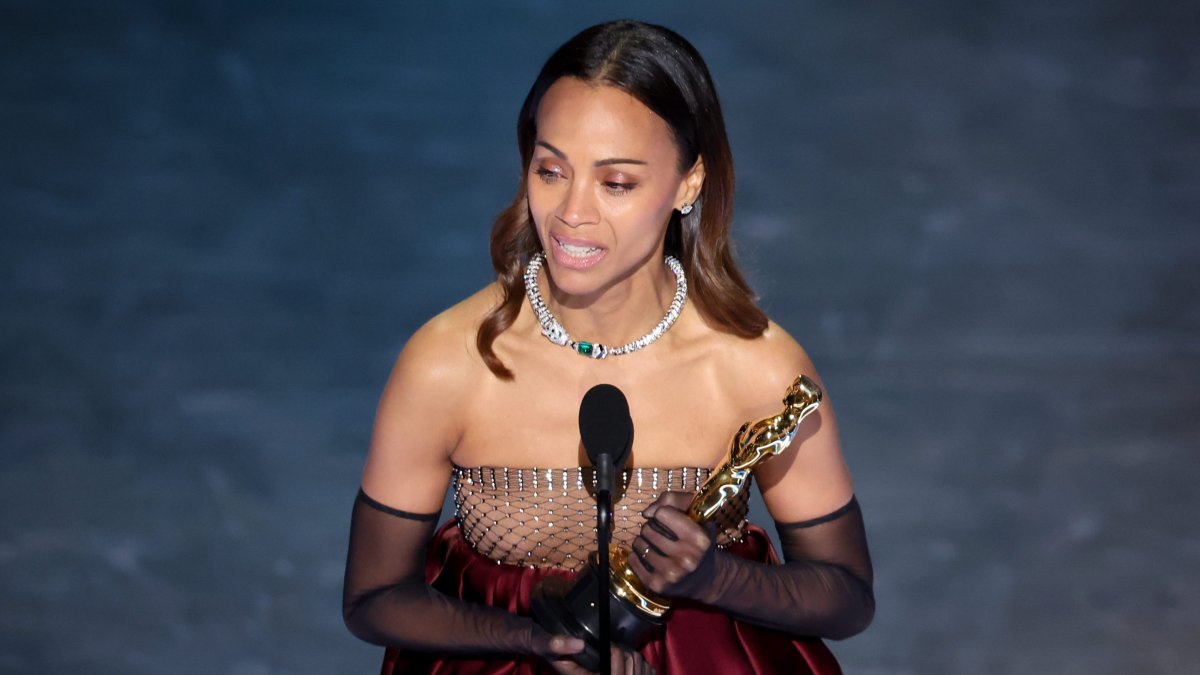 Zoe Saldaña wins first Oscar, celebrates immigrant heritage