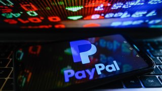 [CNBC] Coinbase ends PayPal stablecoin fee as payment race heats up
