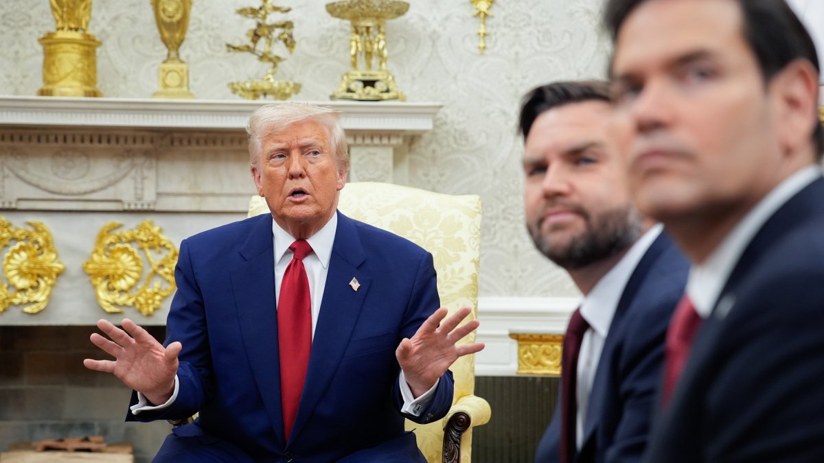 Trump says he is ‘not looking' to pause tariffs before this week's rollout, despite market uncertainty 1