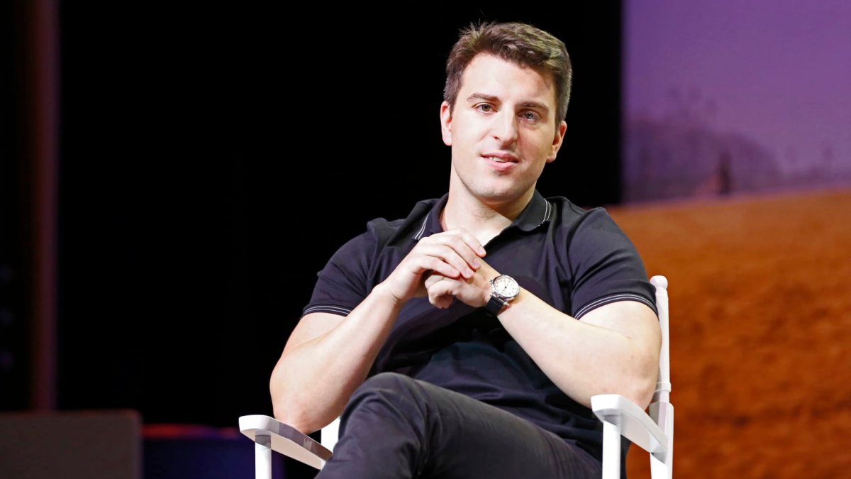 Airbnb Reports Mixed Q1 Results Amid Slowing Growth, Uncertainty