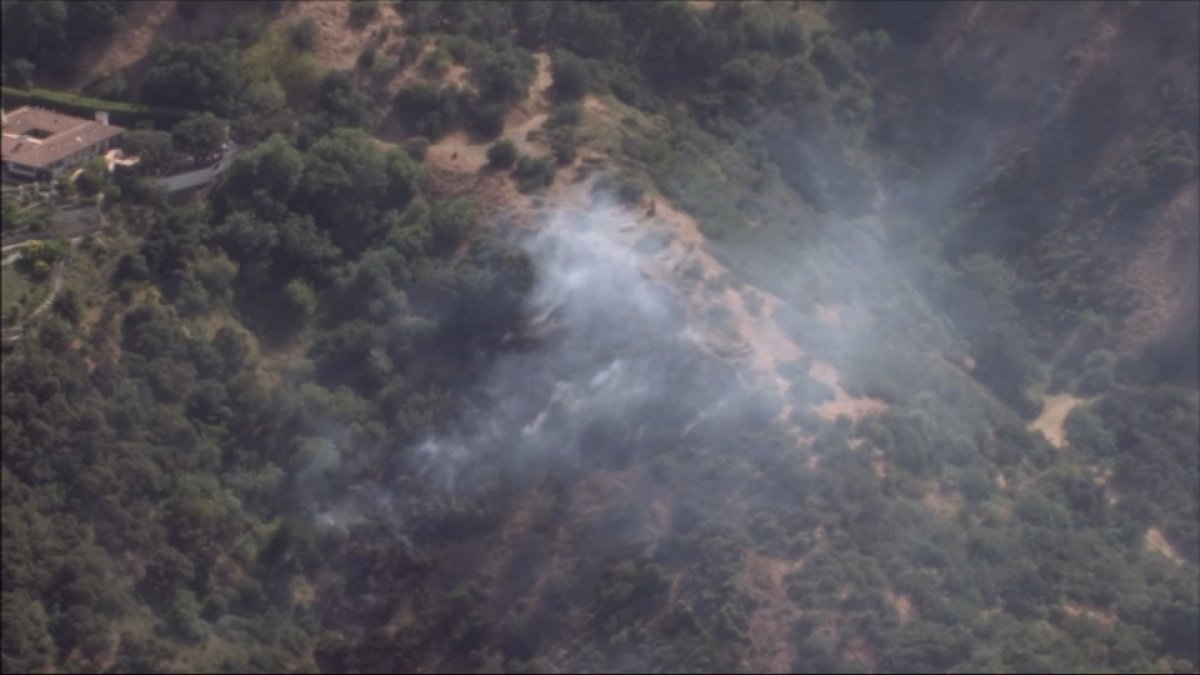 Crews battle brush fire in Studio City – NBC Los Angeles