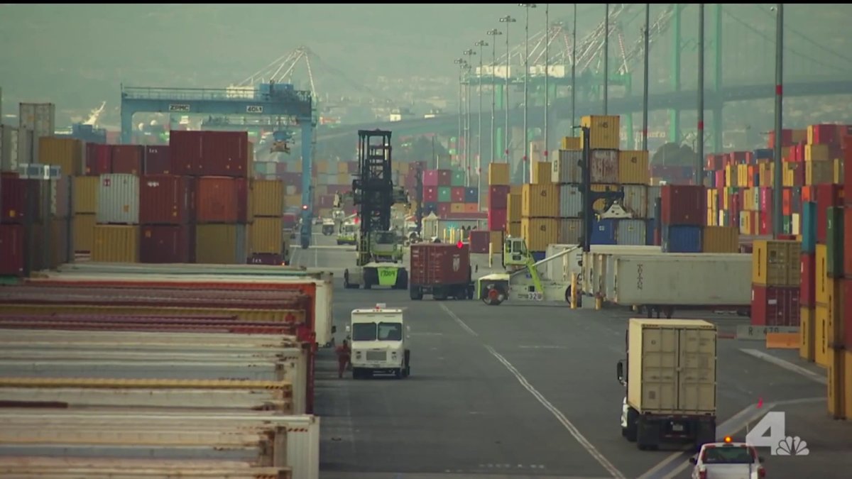 Suez Canal Plans 12-15% Transit Fee Discounts Amid Revenue Decline